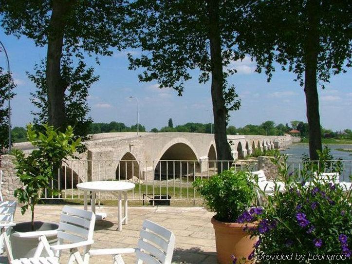 Grand Hotel De L'Abbaye Beaugency Exterior foto