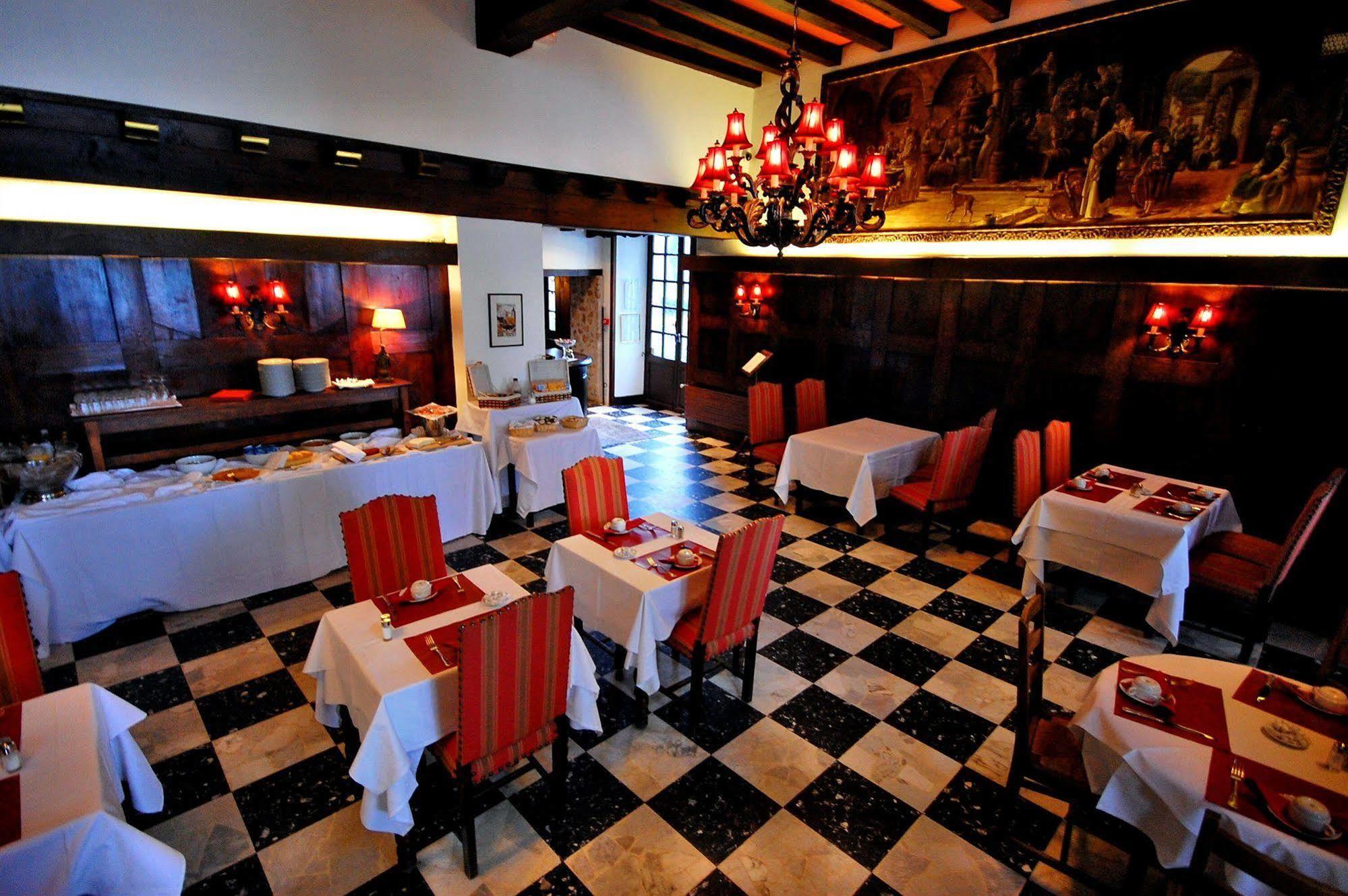 Grand Hotel De L'Abbaye Beaugency Restaurante foto